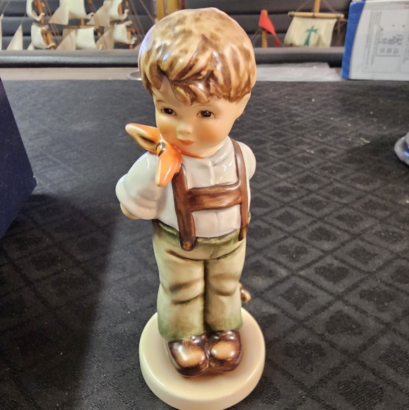 Goebel 'I Didn't Do It' M.I. Hummel Figurine - Picture 4 of 5